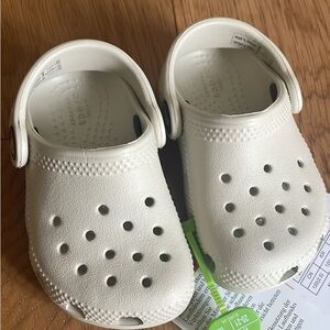 Kids linen Crocs Clogs size 5 BRAND NEW